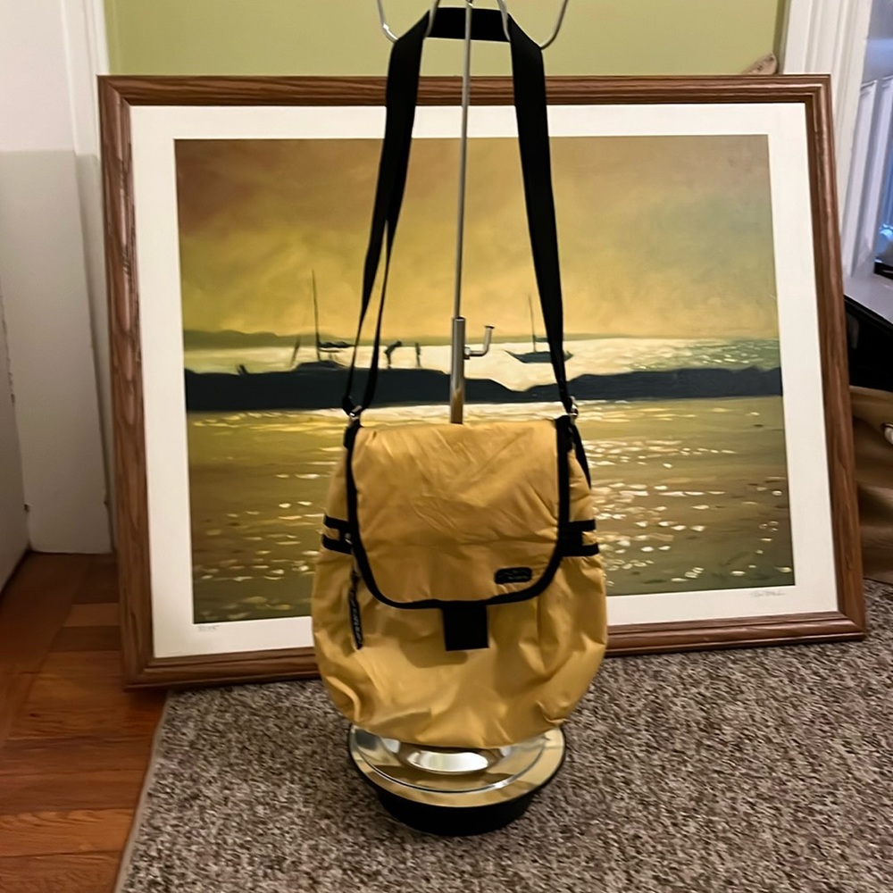 Kavu crossbody bag in excellent used condition.